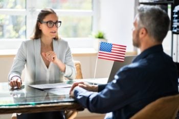Tipos de green cards, mujer, hombre, EE.UU., oficina