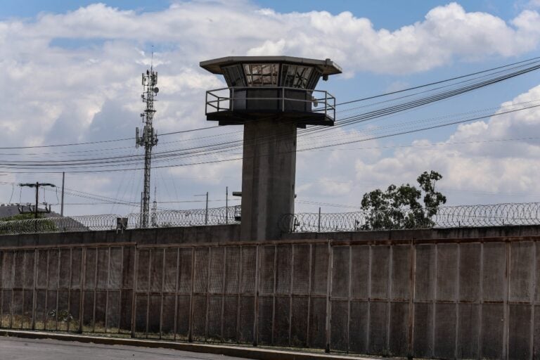 Mueren 41 reclusas en un motín de una prisión de Honduras