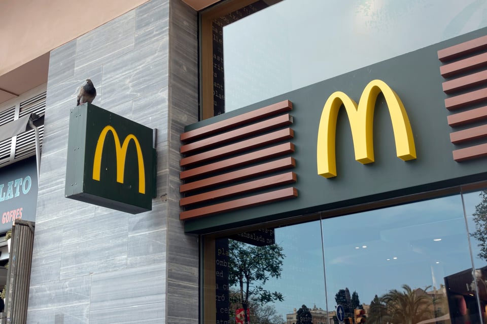 Descubren a niños de 10 años trabajando en McDonald's