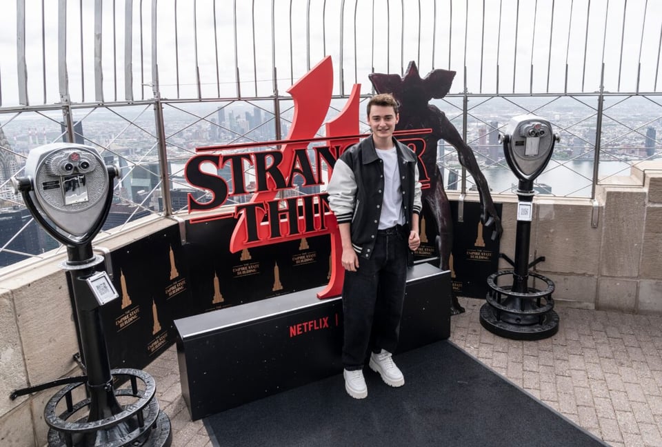 Stranger Things, comes out of the closet, declares himself gay, gay actor, MundoNOW, Pride