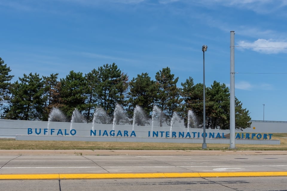 Aeropuerto Buffalo cerrado explosión, Puenre Rainbow, Canadá, EEUU, MundoNOW