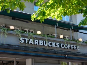 Starbucks cierra abruptamente ubicaciones