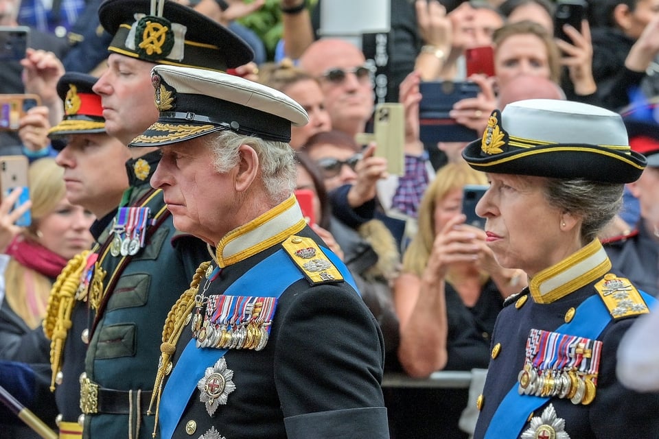Tensiones, monarca, desfile británico, caidos, MundoNOW