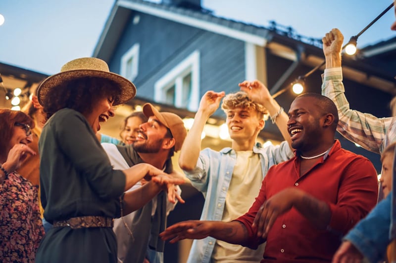 Entretenimiento, baile, amigos, familia, celebración.