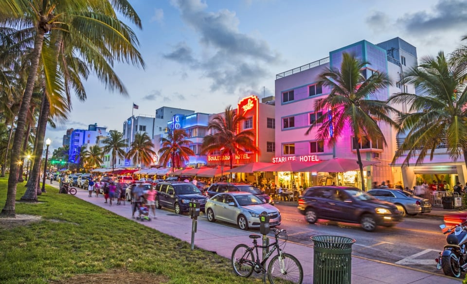 Miami Beach declara estado de emergencia e impone toque de queda