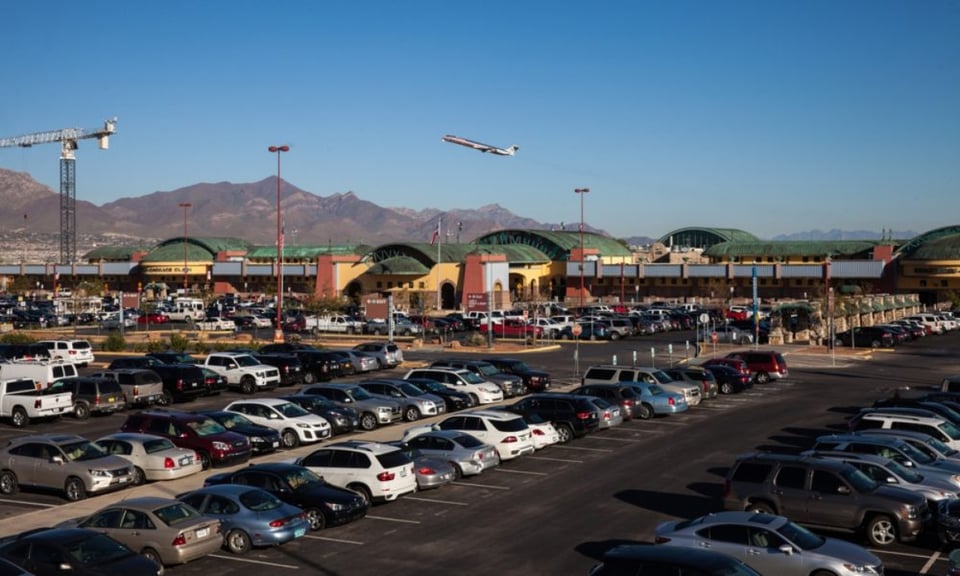 Disparos en el aeropuerto de El Paso, Texas, dejan un hombre muerto