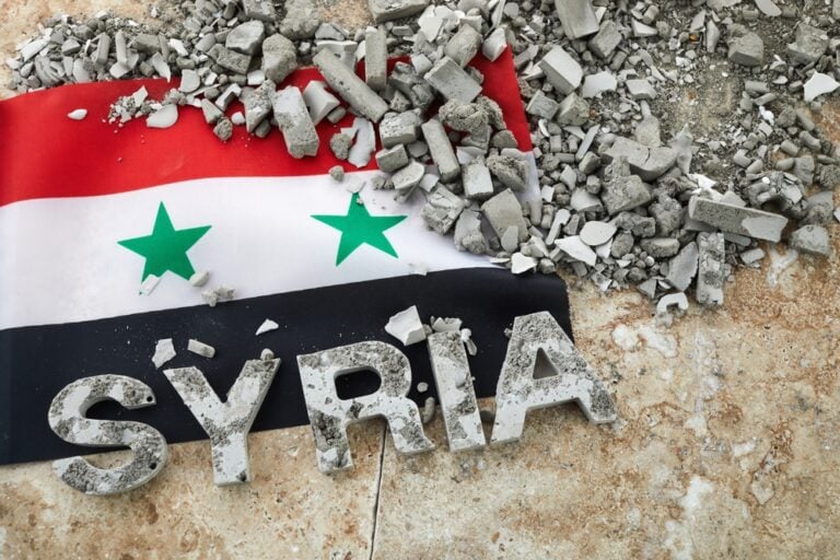 Al menos 9 muertos en un ataque aéreo contra un mercado en zona opositora en Siria