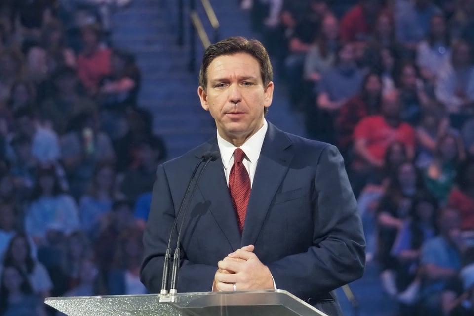 Ron DeSantis promete que cerrará la frontera con muro featured image