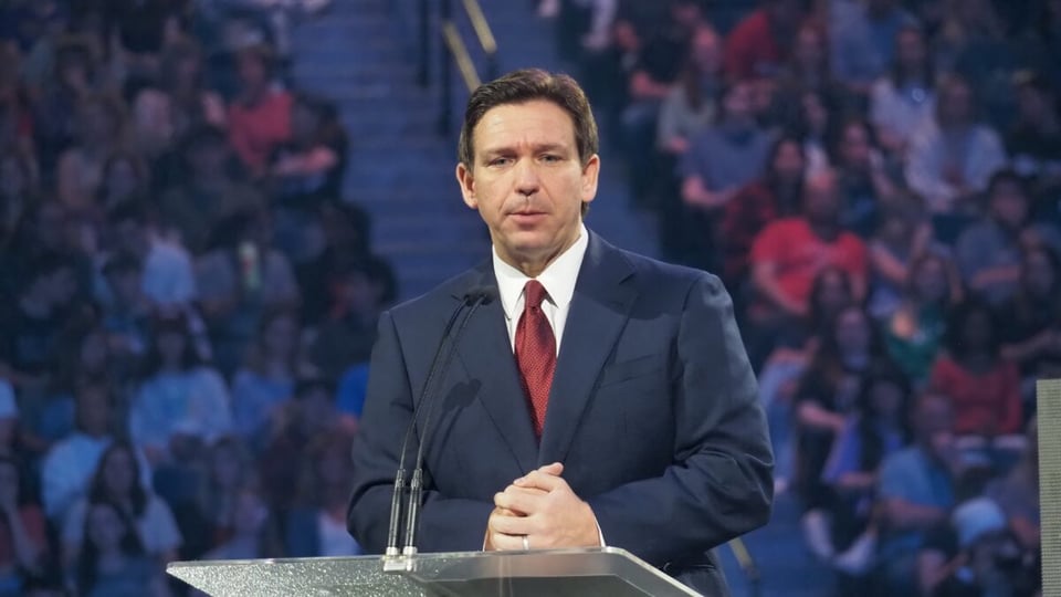 Ron DeSantis toma drástica decisión durante campaña