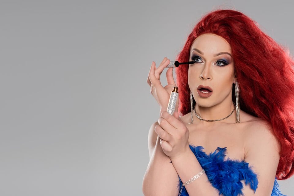 maquillaje, rímel para pestañas, pestañas, cabello rojo, MundoNOW
