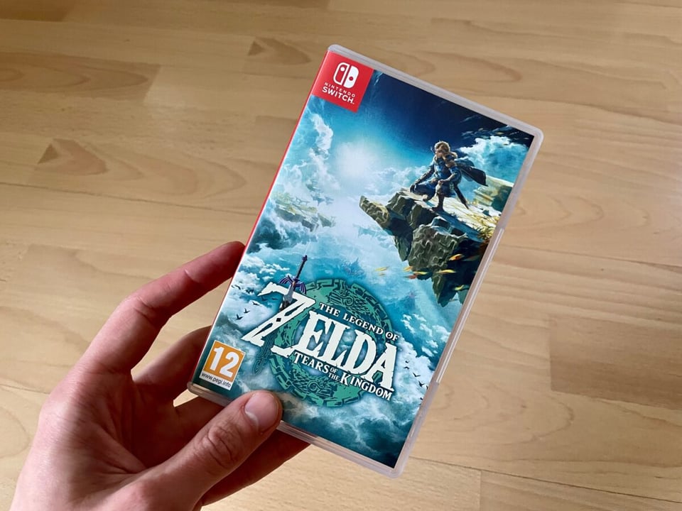 Nintendo, Nintendo Switch, TOTK, Carátula, mano