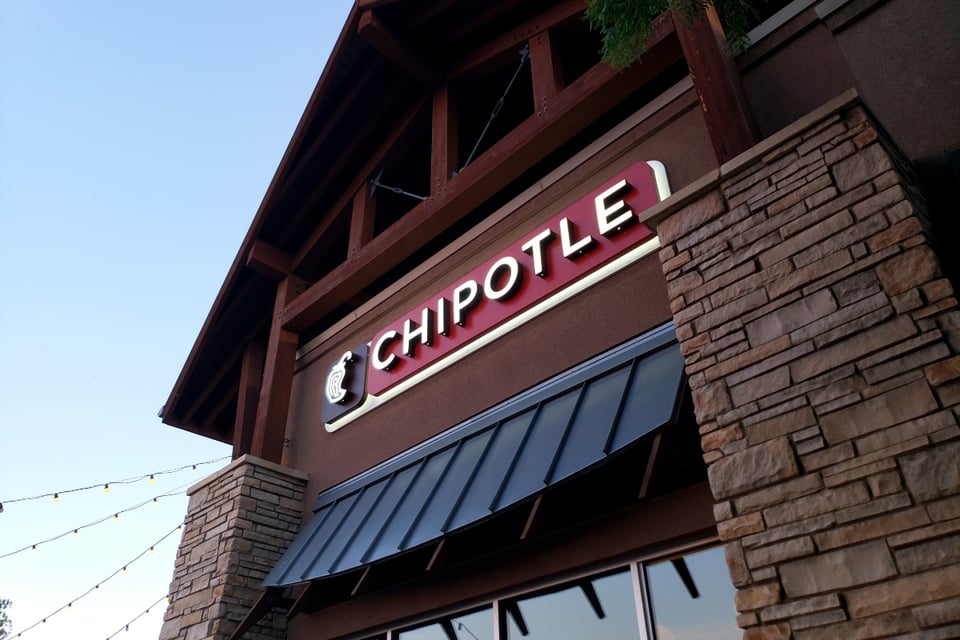Chipotle, restaurant, burrito season, USA, MundoNOW