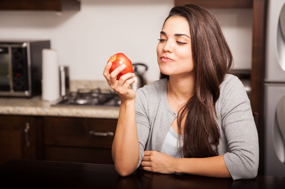 Razones de peso para masticar bien la comida featured image