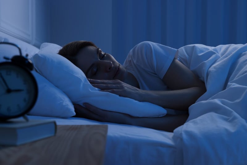 woman, tired, lying down, dreams, MundoNOW