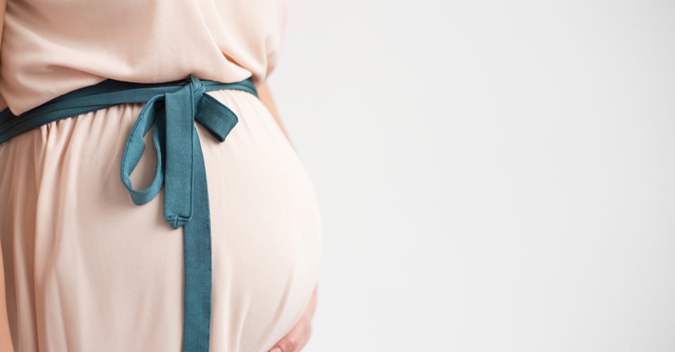 Grande y a cargo: 14 maneras de verte bien de maternidad sin quedar en la quiebra