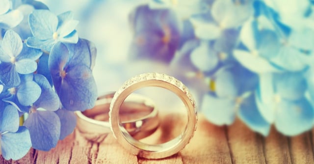 Buying an engagement ring on a budget: 12 essential tips