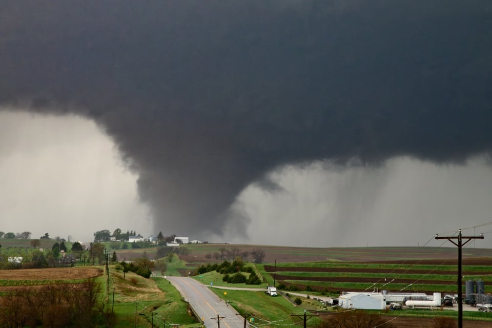 Tornado azota en Nueva York junto con los restos de Beryl featured image