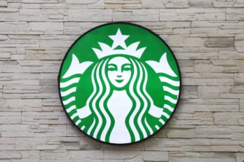 Starbucks cierra abruptamente ubicaciones