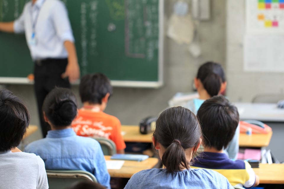Curioso: Hombre abandona a su hijo en la escuela tras descubrir que no era su padre featured image