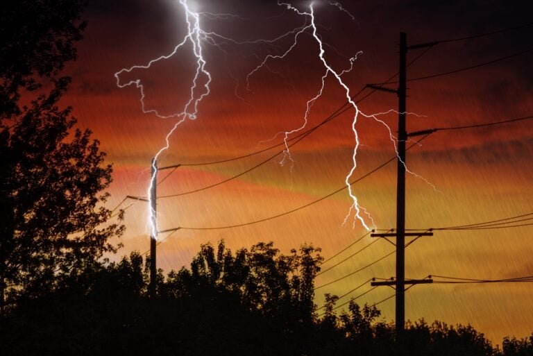 Fuerte tormenta afecta y deja a millones sin energía en gran parte de EEUU este fin de semana