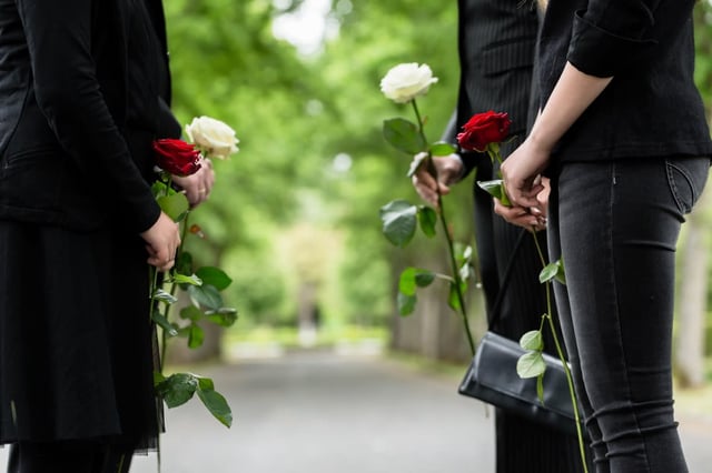 Lupillo Rivera’s ex-wife, Mayeli Alonso, devastated at her father’s funeral