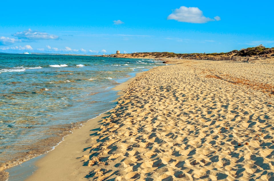 Can you get in trouble if you go naked to the beach?