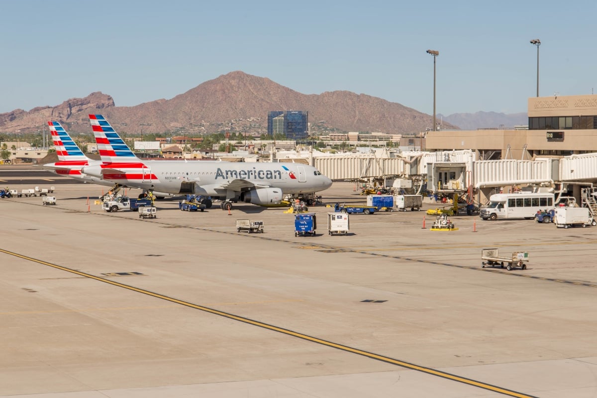 Evacuan el Aeropuerto Internacional Sky Harbor de Phoenix por múltiples explosiones (VIDEO)