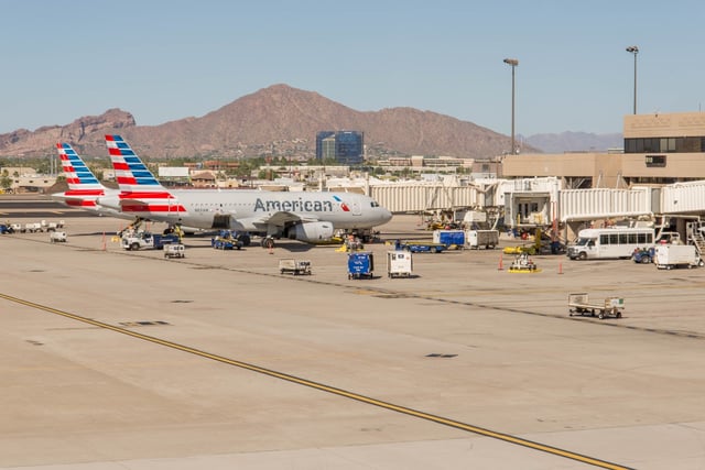 Evacuan el Aeropuerto Internacional Sky Harbor de Phoenix por múltiples explosiones (VIDEO)