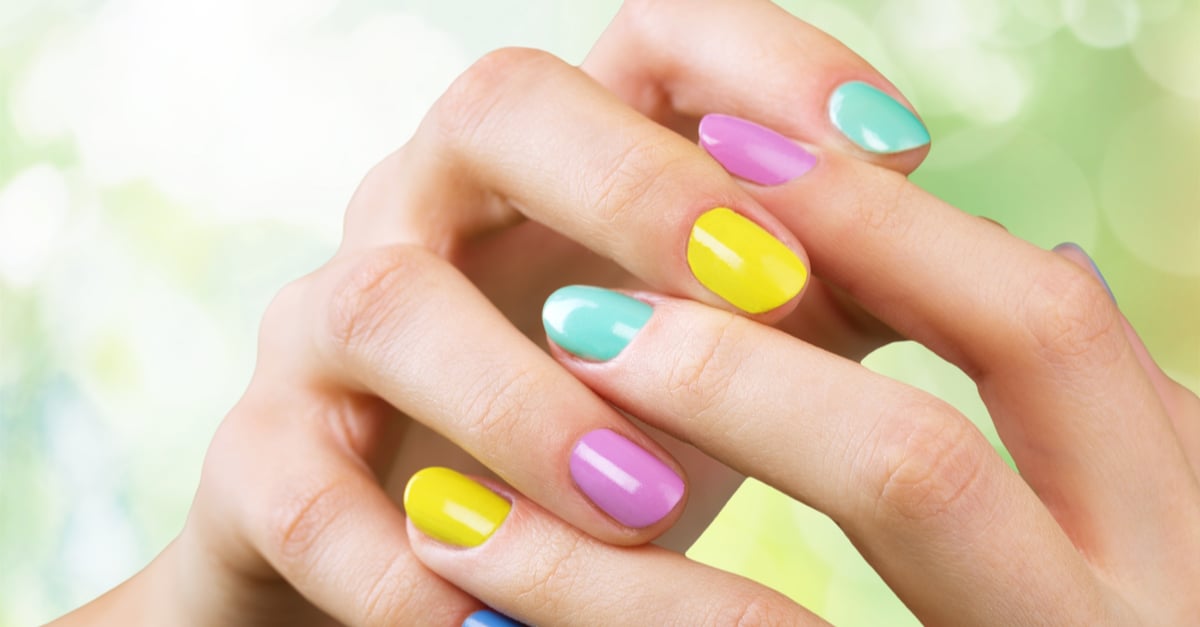 Los 10 colores de uñas más populares del verano 2022