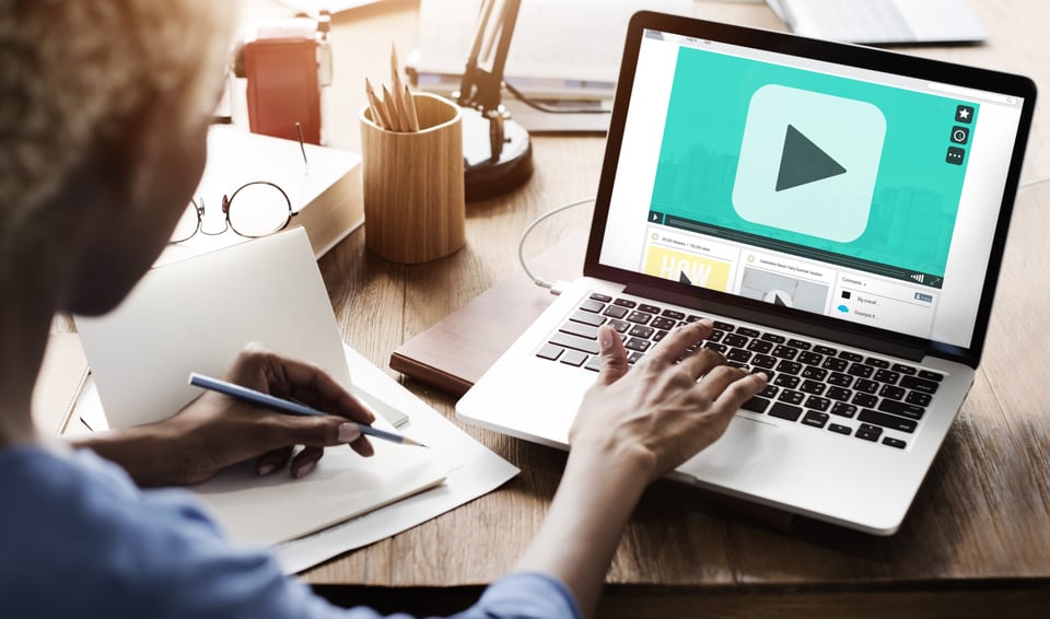 Cómo Ganar Dinero Viendo Videos: Aquí Están los 5 Mejores Sitios Web featured image