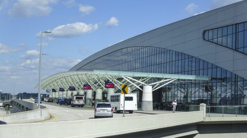 Reportan ‘tirador activo’ en el aeropuerto de Atlanta y se desata el caos