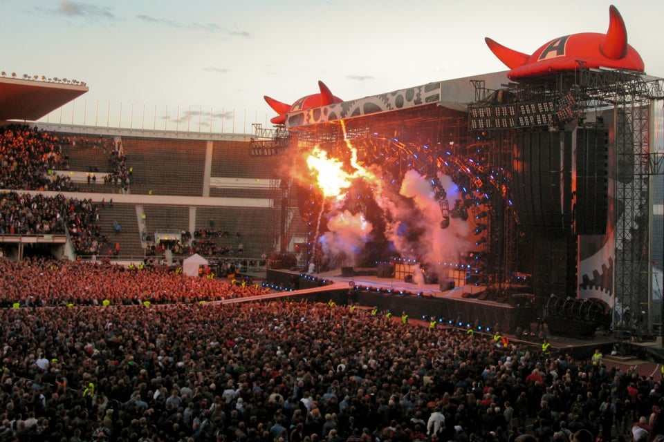 Colin Burgess, AC/DC, baterista, luto, MundoNOW