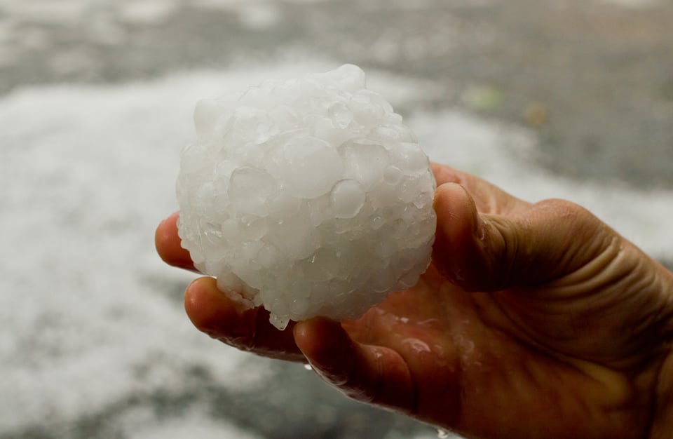 Advierten de la caída de granizos grandes y posibles tornados