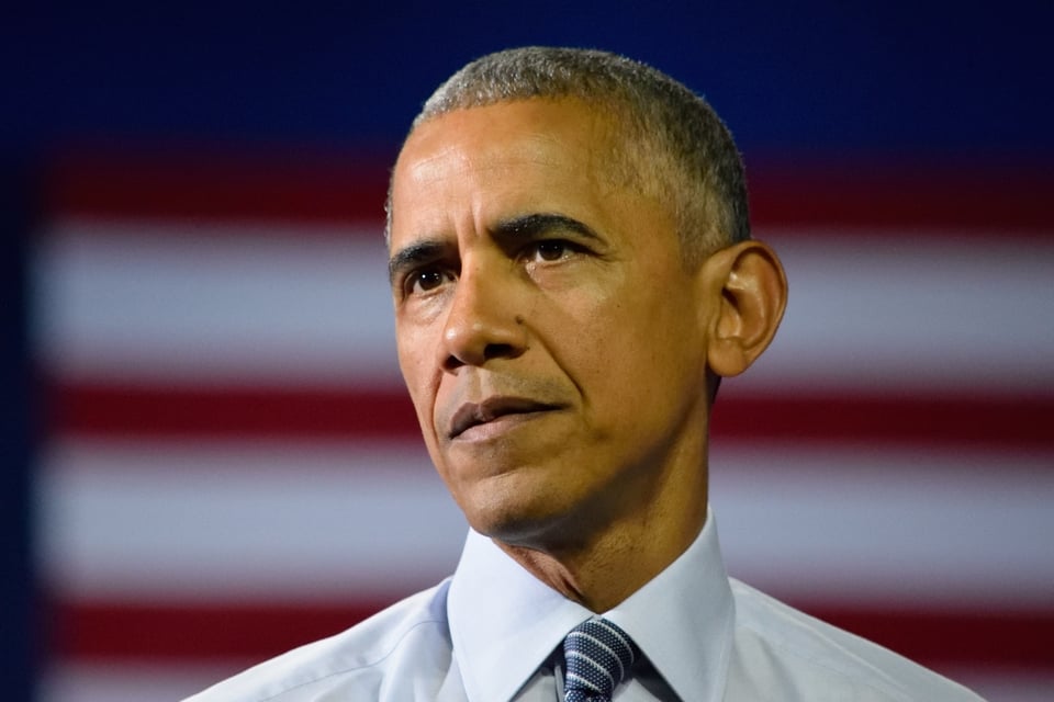 A punto de finalizar el 2022, Barack Obama se viste de luto