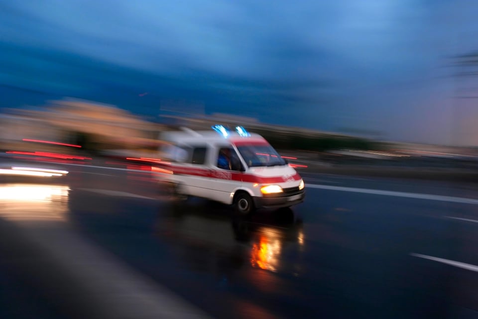 Autobús escolar I-77, Ambulancia, freeway, MundoNOW