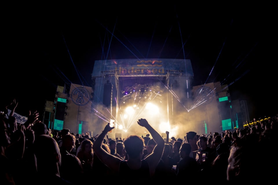 Festival Medusa: colapsa escenario y reportan al menos un muerto y decenas de heridos (Videos)