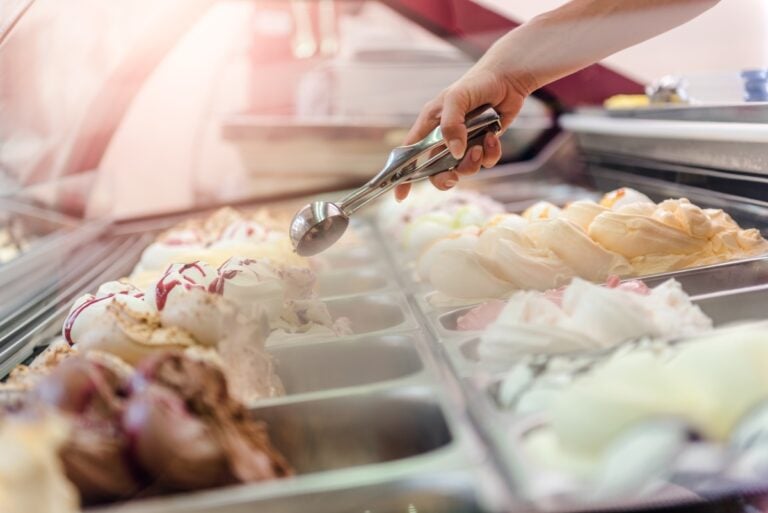 Retiran helado del mercado por contaminación por Listeria