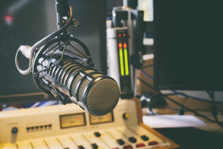 Muere Chris Roberts, ex locutor de radio a los 74 años
