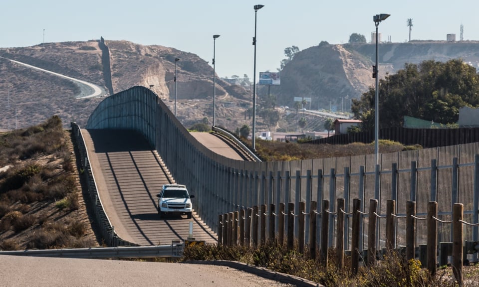 Comienzan a construir el muro fronterizo en Texas