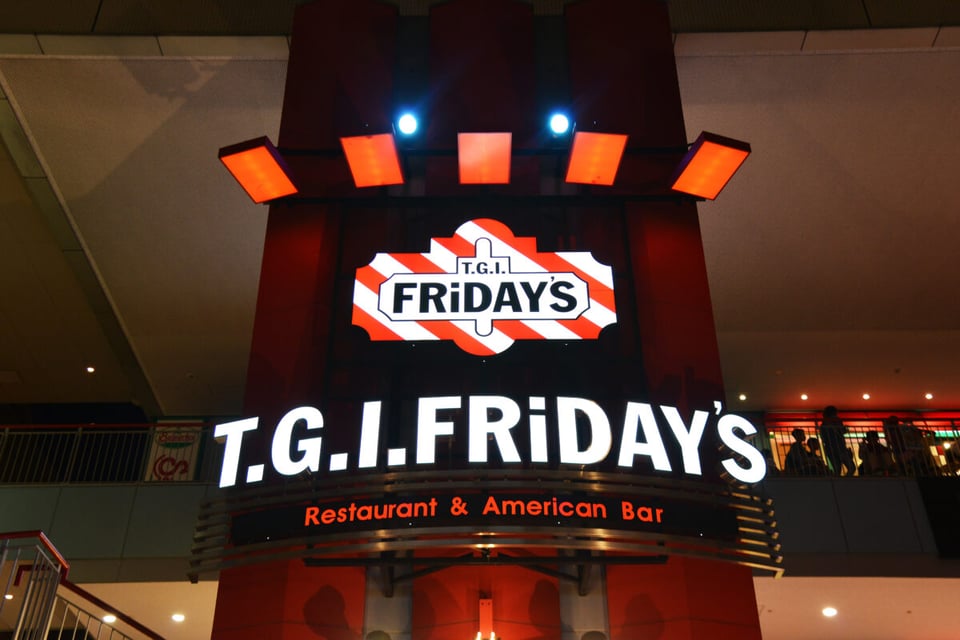 TGI Fridays, alimentos, comida rápida, bar, servicio