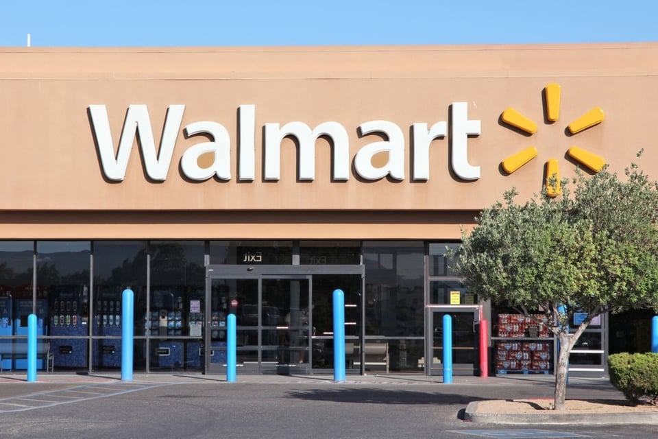 Tiroteo en Walmart desata caos y los compradores salen corriendo