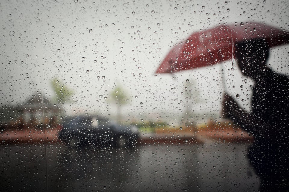 sistema cálido, posibilidad de ráfagas, condiciones interiores, mezcla de lluvia y nieve,