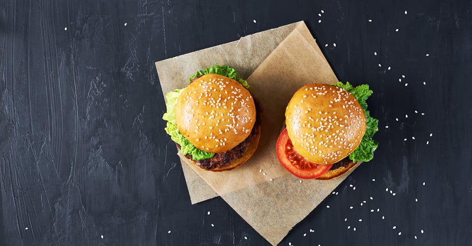 Cómo disfrutar de hamburguesas y hot dogs con una dieta baja o sin carbohidratos