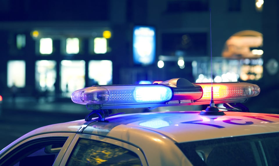 Crónica: Latino se duerme en su auto antes de repartir la mercancía
