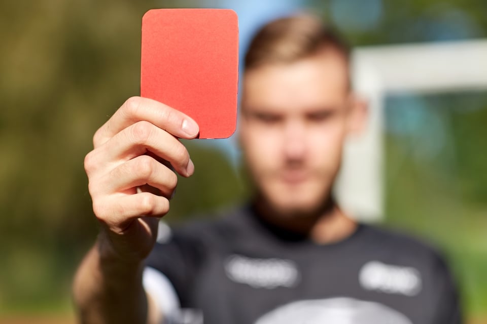 Un árbitro fue asesinado en plena cancha tras mostrarle tarjeta a un jugador featured image