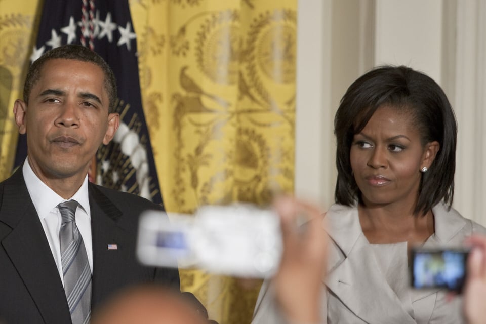 ¡Ponen a temblar a Trump! Barack y Michelle Obama lanzan contundente mensaje sobre Kamala Harris y ella contesta featured image