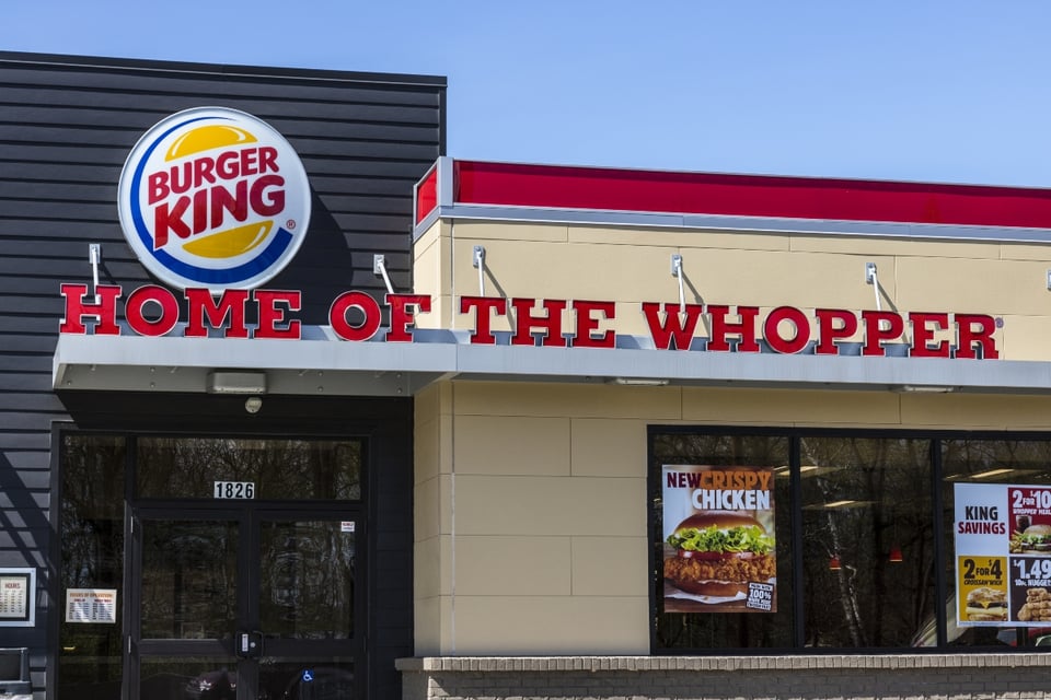 Burger King se burla de la Semana Santa con campaña publicitaria (FOTOS)