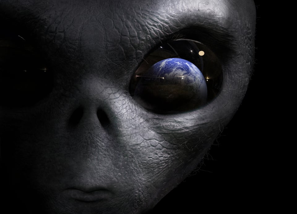 Mhoni Vidente predicts UFOs will arrive in August and aliens could make contact