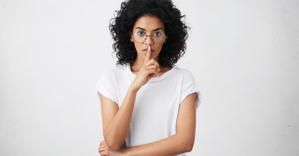 El arte de escuchar: 7 razones para quedarte callada featured image