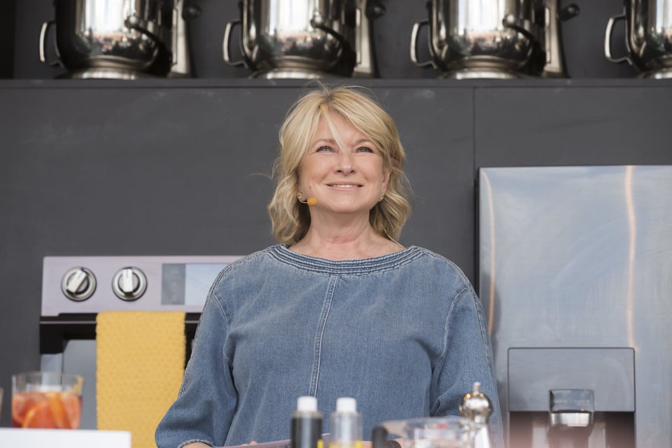 Martha Stewart hace historia al aparecer en traje de baño en la portada de Sports Illustraded